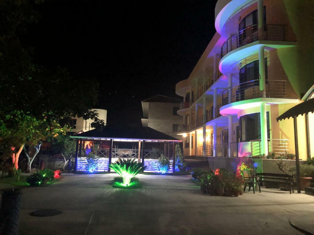 Hotel Danelyan Pitsunda Exterior foto
